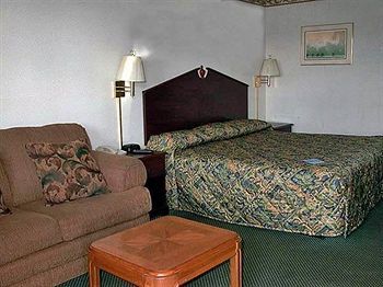 6-southgate, Mi - Detroit Hotel