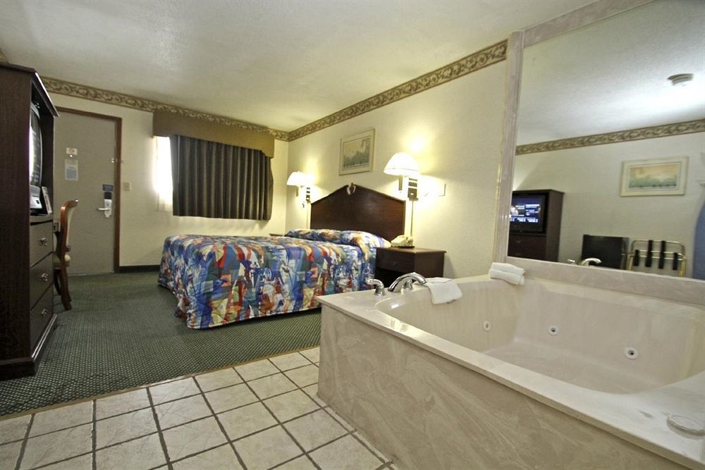 6-southgate, Mi - Detroit 2*