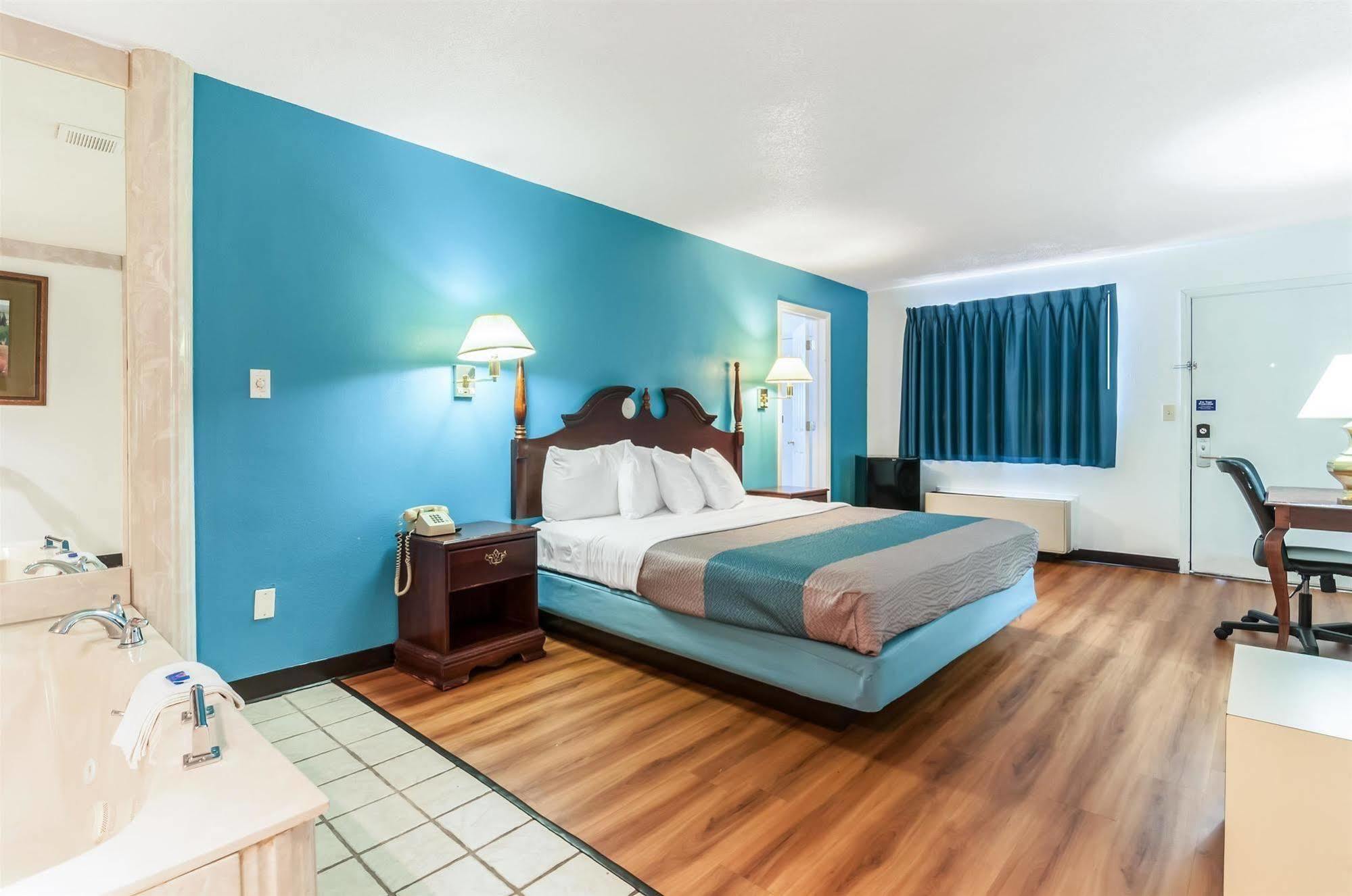 6-southgate, Mi - Detroit 2*