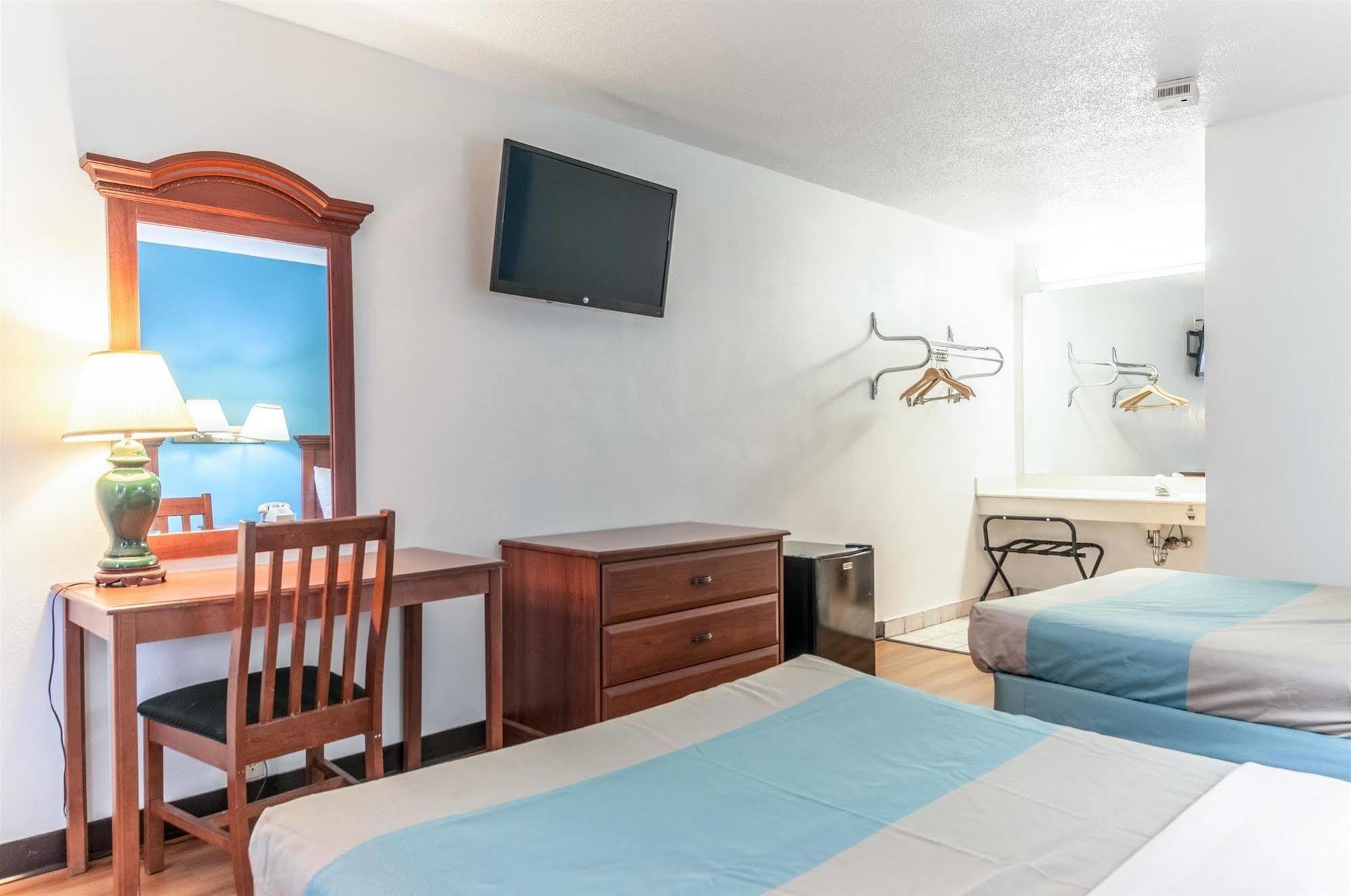 Hotel 6-southgate, Mi - Detroit 2*