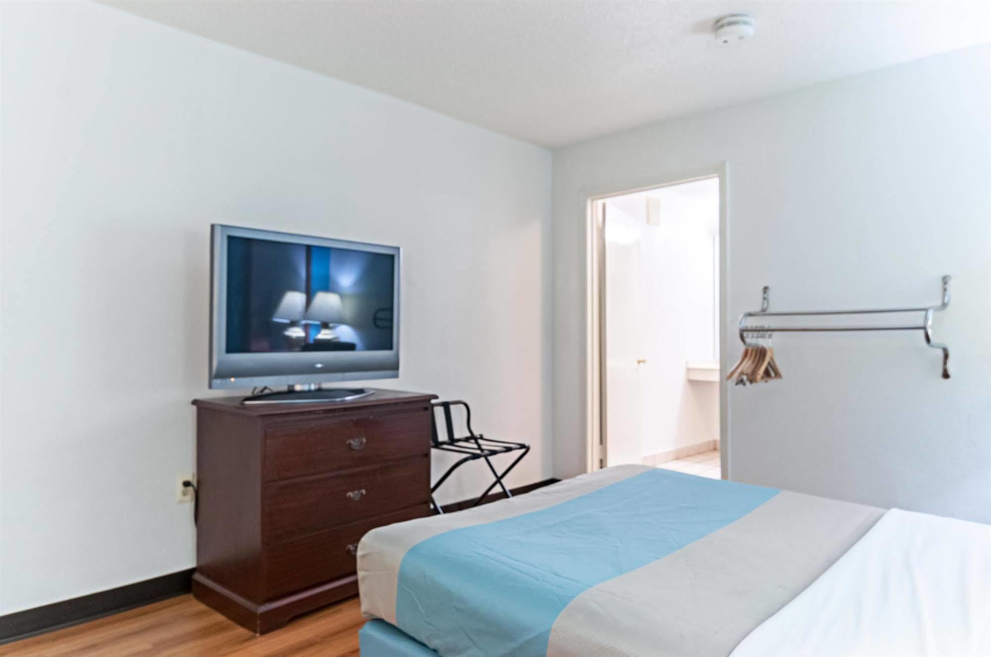 6-southgate, Mi - Detroit Hotel